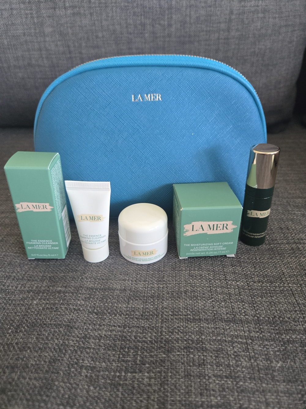 La Mer Women's Skincare Travel Set - Teal Blue